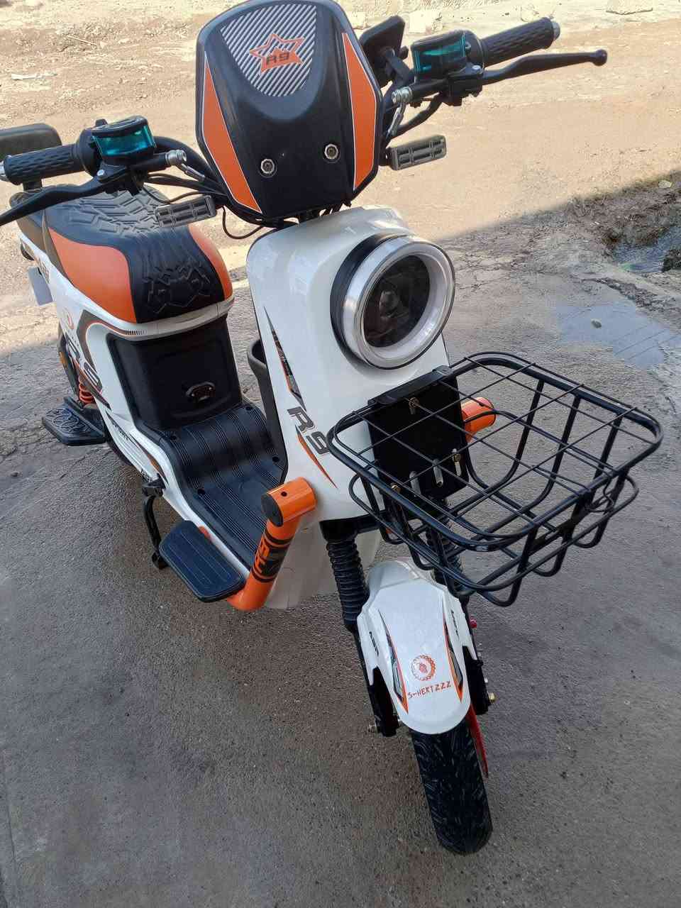 ار تسع للبيع شرط عل فحص مستعمل شي قليل بطاريات ٥ كبار السرعه ٧٠ السعر ٤٥٠ وبيها مجال 
***********
