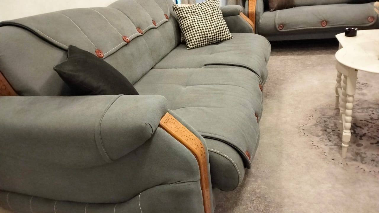 اتصال ***********
تخم تركي 8 مقاعد 3 قنفات بدون كراسي قنفتين 3 مقاعد وقنفة مقعدين مكان بغداد جسر ديالى القديم ع الزعفرانيه
