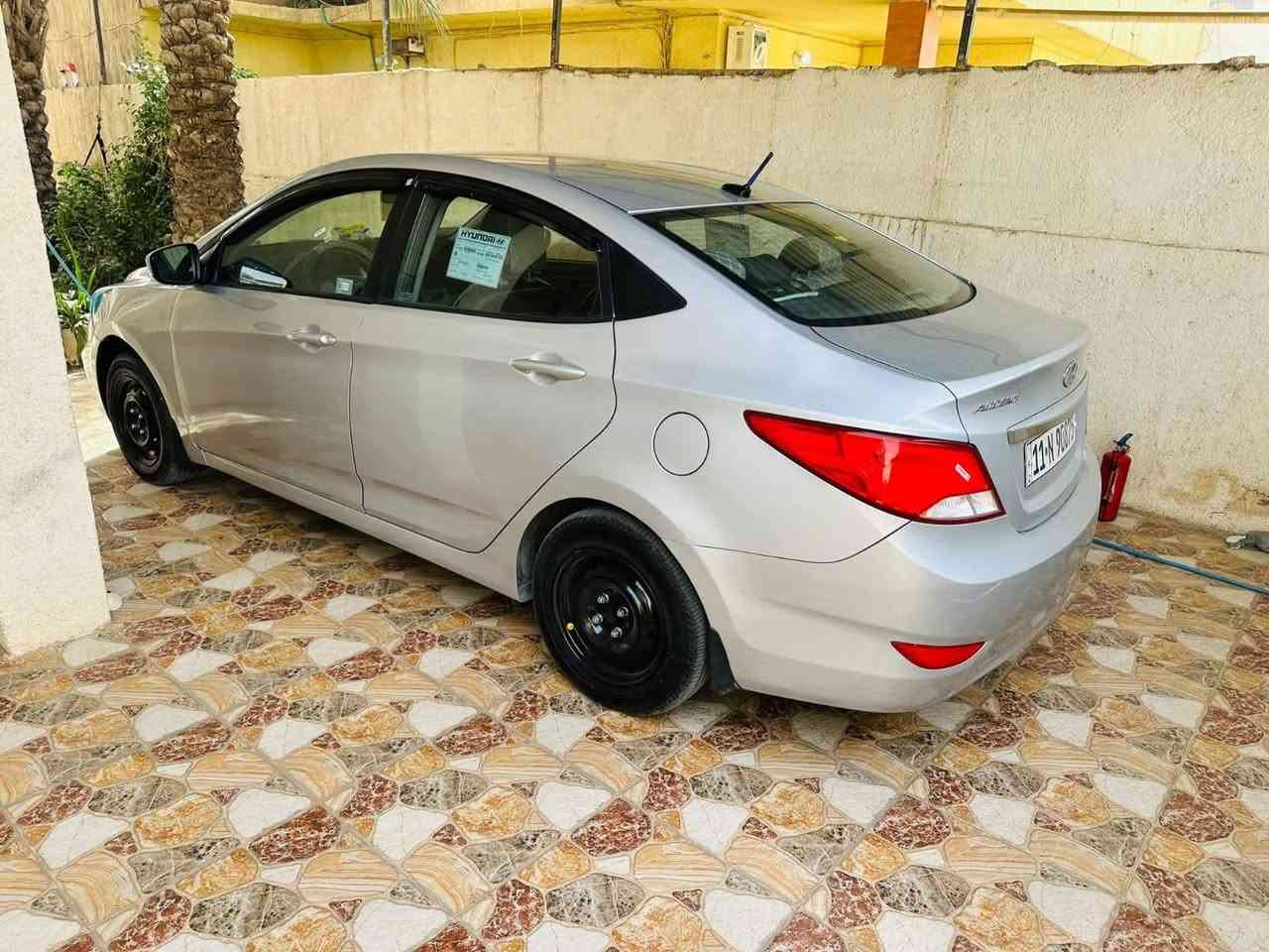 السلام عليكم رمضان كريم
اكسنت 2017 وارد امريكي 
رقم بغداد انكليزي بغداد سنويه جديده مشروع وطني شرط التحويل باسمي
محرك 1600 وكير اي تي المرغوب 
محرك وكير مكفولات ع وضع الشركه 
تبريد تدفئه كله شغال
لايت زنون 
نضام ايكو 
مانع انزلاق  
ماشيه 83 الف 
صدر امامي خلفي جديد 
داخله كلش نضيف 
داخل مغلف جلد كشنات وارضيه 
سياره كلش حلوه ونضيفه وعليها ادامه كامله كلشي متصرف عليه 
ترايها كلش حلو وناعم 
ضررها جامرلغ امامي بيها 5 قطع صبغ اثر شخوط بدون معجون فقط رش 
وصبغتهن فرن درجه اولى سياره بالواقع احلا من الصور 
السعر ٩٥وبيها مجال للطيبين
العنوان ديالى بعقوبه
***********
