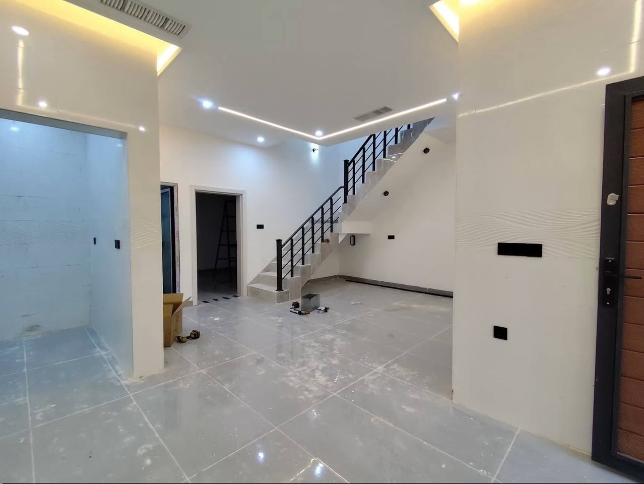 دار للبيع 107 متر واجه 7 متر طابقين فول مواصفات بناء حديث موقع مميز جدا خلف التجاري مباشرتآ طابو ملك صرف يحتوي على 3 غرف نوم الموقع كركوك - اسرى مفقودين 
قرب مول بزار ستي ***********☎️
