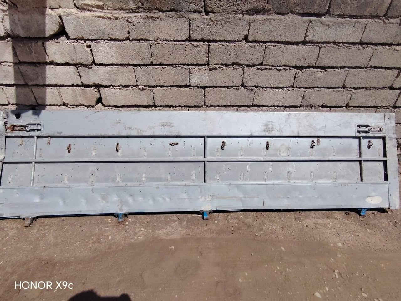 السلام عليكم جناب للبيع ارتفاع 80 هوه وتعلاواته  الطول 13/60 نضيف مابيه اي شي المكان البصره الدير السعر 12 ورقه وبي مجال
***********
