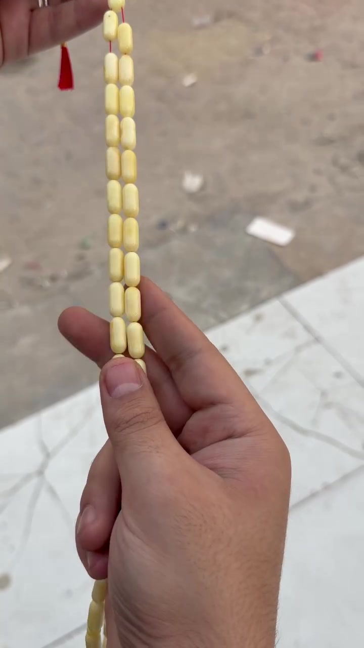 سبحة كهرب حر طبيعي بولوني كصه كبسولي جبسي بالكامل بياض تبارك الرحمن مال كويت 🇰🇼 قطعه قويه كلش مثل ما واضح وزن 29 غرام جوه السوك الغرام ب 8$ شراي اتصل او راسلني واتساب رقمي *********** عنواني بغداد الشعب
