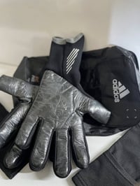 كفوف • أديداس • توصيل مجاني