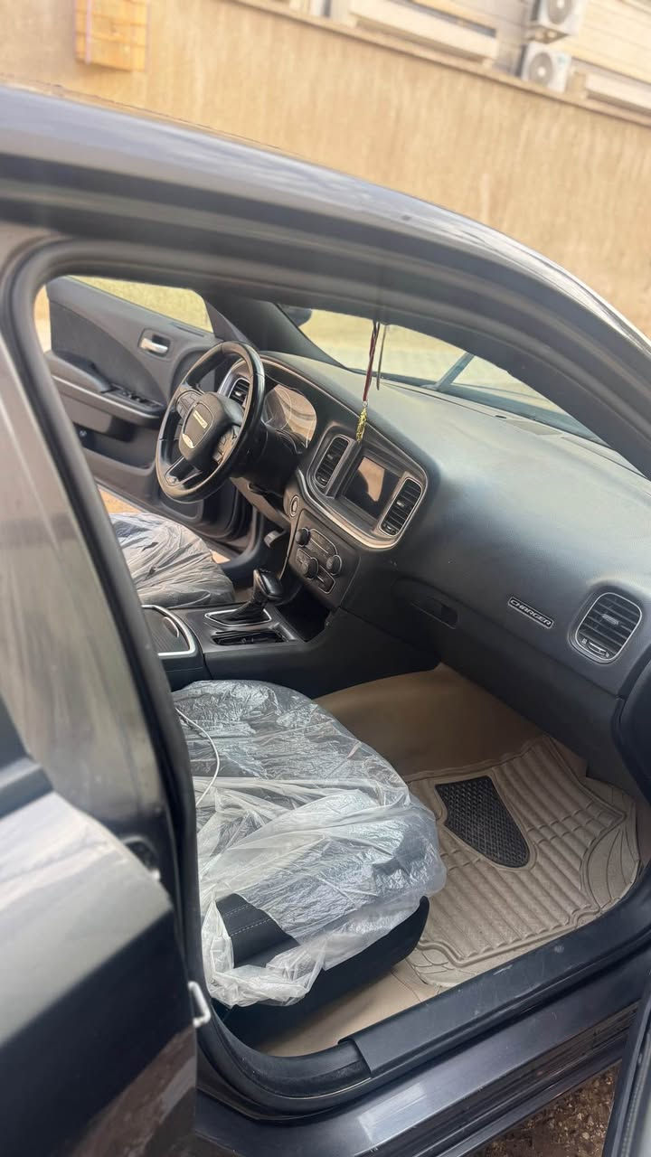 جارجر وارد امريكي sxt 2019 مكينه 3600 المعروفه ضربه سطحيه جاملغ وباب شخوط فقط ومعدليها ليبل واحد وصار بيها بارد بلباب الخلفي ورا السايق مامبين ماعدلته ماشيه 99 الف مال بيت مامشتغله خط مواصفاتها بصمه تنته شاشه وسط والمواصفات المعروفه بل sxt والسياره بأسمي تحويل ثاني يوم اي استفسار تواصل خاص متواجد واتساب 
السعر 220 وبيها مجال قليل 
رقمي 
*********** البصرة, العراق
