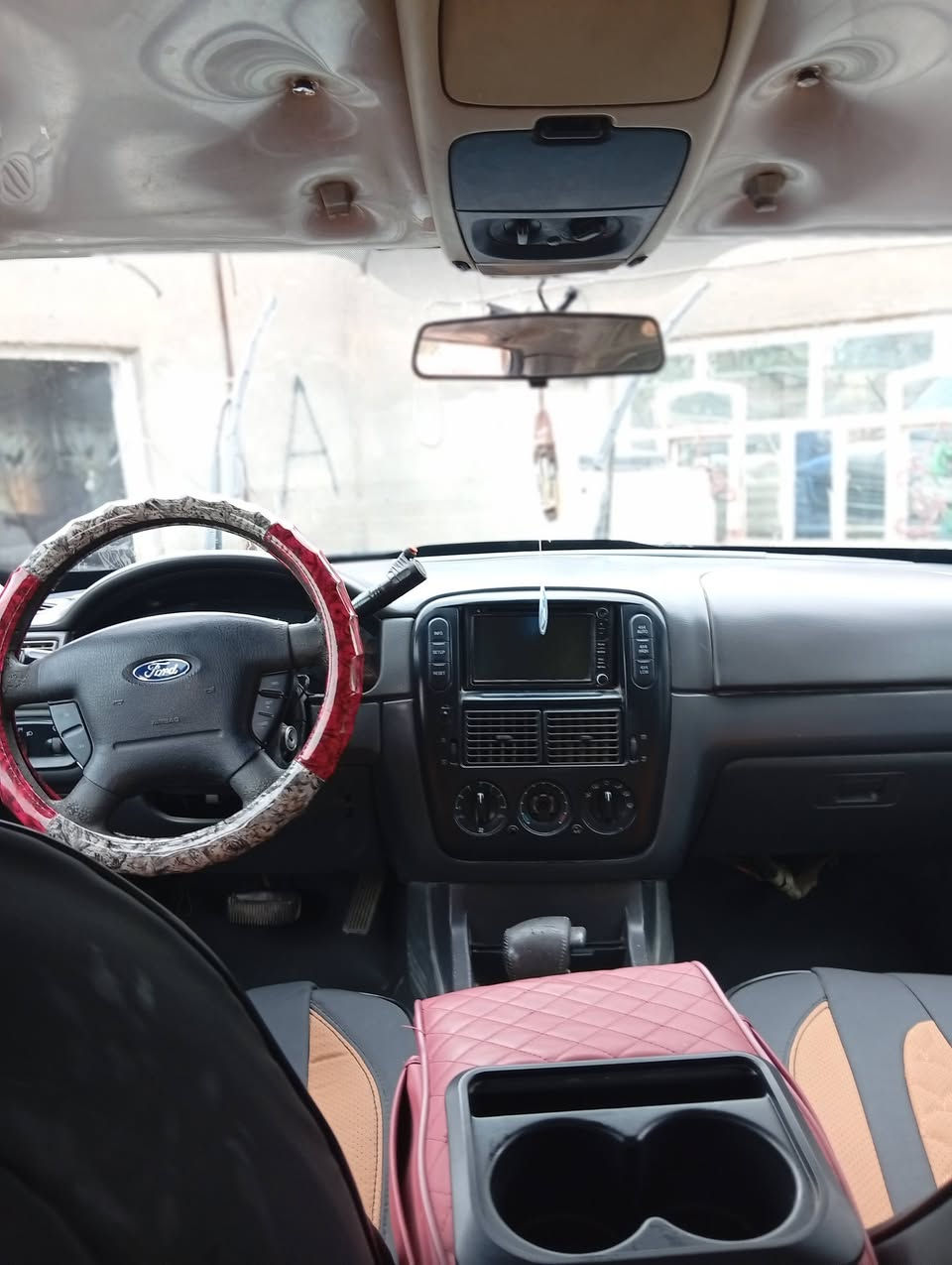 سلام عليكم ورحمه الله وبركاته 
سيار فورد اكسبلورر للبيع موديل 2004
سيار مال مزاد وزار الداخليه 
بس ترقم من يمك 
سيار مكفوله كفاله عامه محرك جديد 
مال حاويه الاستفسار أكثر اتصل على الرقم 
***********
