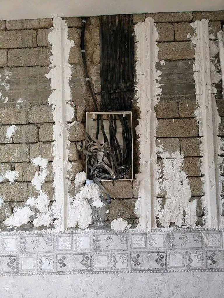 كادر لبخ جص من الموصل شغل درجه اولى شرط تاخذ الحايط جام وشغل حسب الطلب شغلي منذ 4 سنوات بلبيجي وناحيه الحجاج  كادر مكون من 10 اشخاص البيت مايطول 3 ايام ومن الله التوفيق الشغله جاهز ومن يرغب بلعمل ينتصل ع ارقم ***********/‏‪‪0773 595 5399‬‬‏
