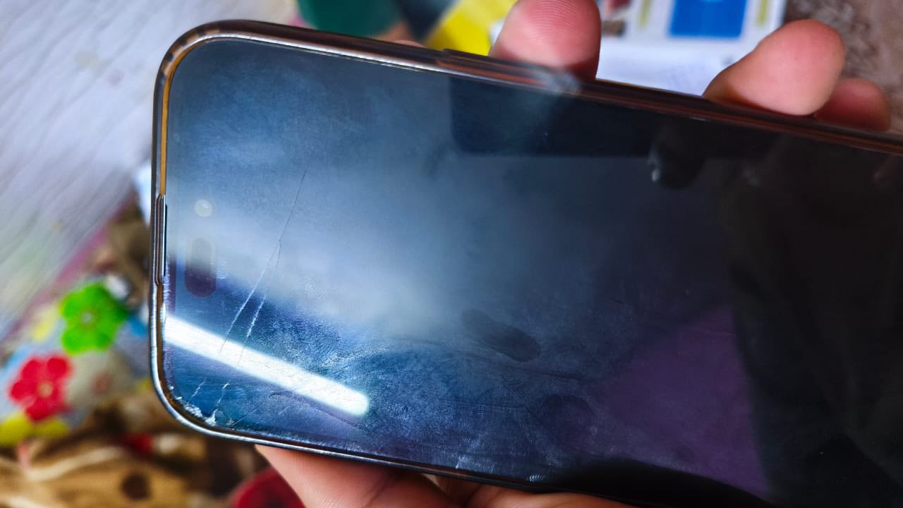 سلام عليكم آيفون 14 برو ماكس ذاكرة 256 بطارية 96 كامل ملحقات ما مفتوح ولا مبدل بي شي جهاز نظيف جدا تجي تفحص وتروح بي فقط فطر بالكلاس الخارجي مو الشاشة تنويه الشاشة شغالة جدا طبيعي وتبديله ب 85 بدون ما ينفتح الجهاز سعره 690 بي مجال بسيط رقمي للتواصل واتساب ***********
