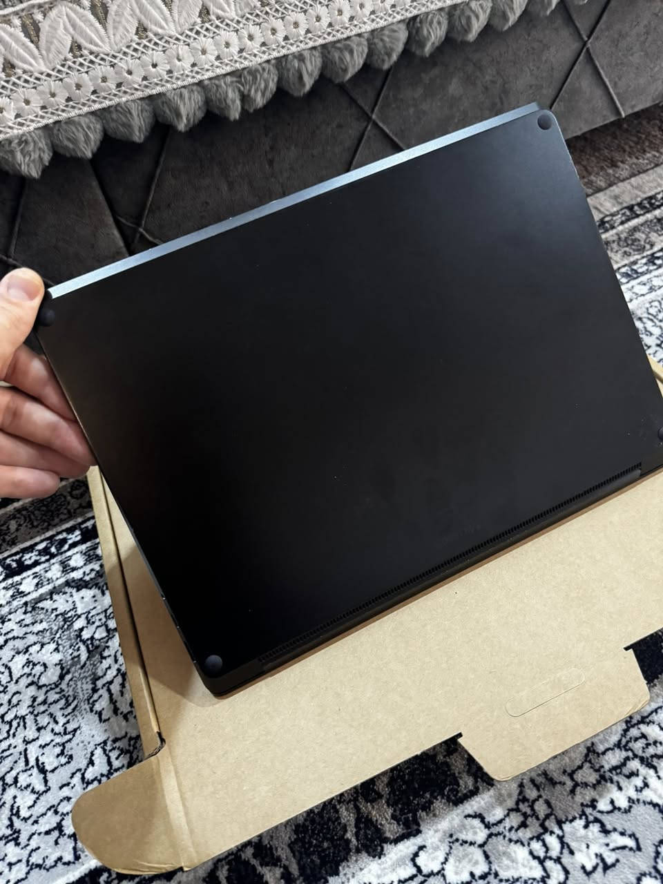 لابتوب سيرفس لمس  12.4
بيع فقط 
لمس 2k 
Core i5 1035  الجيل العاشر 
 رام 8Gb DDR 4.
• **الهارد**: 128  قابل للزياده  SSD (سريع جداً). جيل ٤ 

• **كرت الشاشة**:  4GB Intel Iris Plus.
• **البطارية**: تدوم لفترة طويلة 6-8 ساعات .
• **المميزات**: تصميم أنيق، خفيف الوزن، وكيبورد مريح
مصنوع من  معدن ألومنيوم و جلد الكانترا الإيطالي .
بيع فقط 
السعر ٣٦٥  الف


**إذا كنت صاحب هذا الإعلان وتريد حذفه لأي سبب، رجاءا أرسل رسالة إلى الدعم الفني**