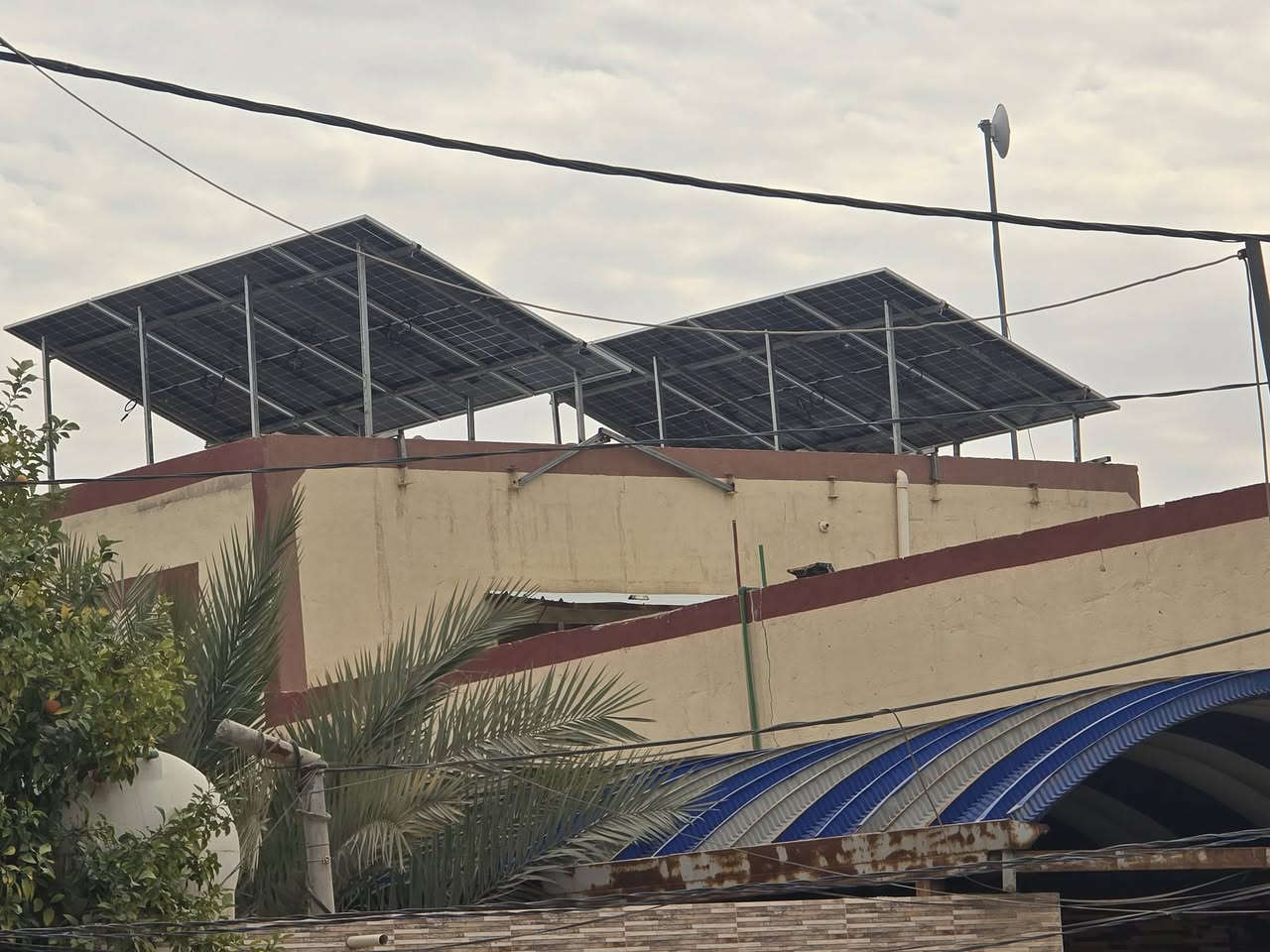 مستمرون بتنصيب منظومات الطاقة الشمسية بافضل الماركات وانسب الاسعار 
تم تنصيب منظومة الى الاخ حيدر مطشر بقدرة
30 كيلو واط نهارا & 30 كيلو واط ليلا
مكونات المنظومة 
انفيرتر نوع " كوس بور " بقدرة 12 كيلو واط
بطارية نوع " كوس بور " بقدرة 16 كيلو واط عدد 2
الواح نوع " لونجي " بقدرة 615 واط عدد 15 لوح 
اسلاك وقواطع وجوزات حماية ذات جوده عالية
لحجز منظومتك تواصل
***********
***********
