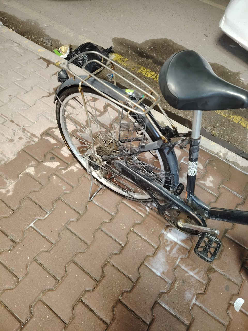 سلام عليكم 
بايسكل للبيع نوع(موزه) لون اسود قياس حجم 26 نظيف
مع حساس امامي و مع گير كامل بسعر(70 الف دينار)
العنوان:تكريت شارع الاربعين/مقابل مستشفى التوفيق الاهلي
للاتصال:***********
