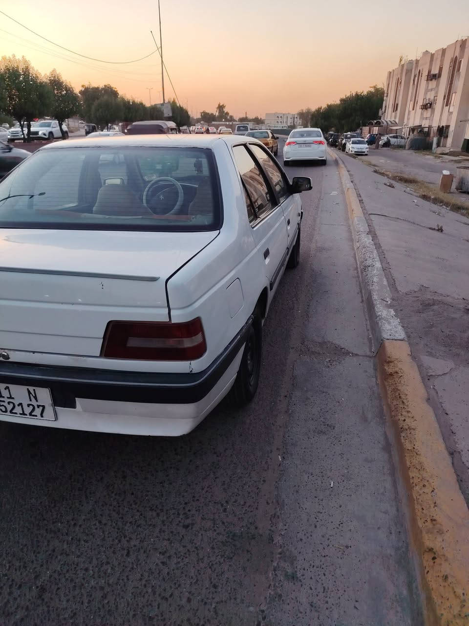السلام عليكم 
بيجو لميس 2012 للبيع 
رقم بغداد انكليزي بأسمي
مكينه بيها تبخير قليل وكير وتبريد خير من الله 
حداديه زينه تخم تاير جديد 
الكهربائيات كلها شغاله 
بيها جاملغ امامي مصبوغ جماليه 
وجاملغ خلفي بي طخه مصلح ومصبوغ 
السعر ٣٧ وبيها مجال 
مكاني كفائات السيديه 
رقمي ***********
