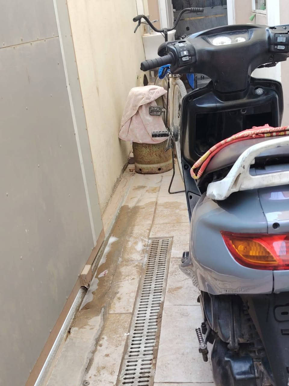 السعر 325 وبيهه مجال بسيط
دراجه فراشه الدراجه حلوه ونضيفه بس الشلعه مو قويه مالتهه دراجه مثل مموضح كفراتهه جدد وهربائياتهه كلهن شغالات


**إذا كنت صاحب هذا الإعلان وتريد حذفه لأي سبب، رجاءا أرسل رسالة إلى الدعم الفني**