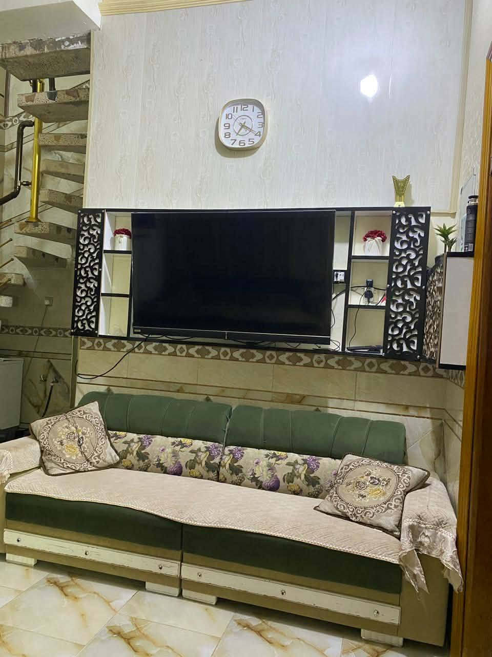 السلام عليكم
دار مساحته ٢٠٠ م للبيع مداور مباشر الدار جديد كلش طابقين جاهز فول موقع الدار حي الجامعة شارع ٣٠ السايدين الاستفسار او السعر اتصل او مراسله الصفحه ***********
