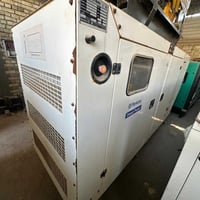 مولده للبيع بيركنز إنكليزي اصلي 100KVA كاتم مستعمل قليل 6 سلندر للأستف...