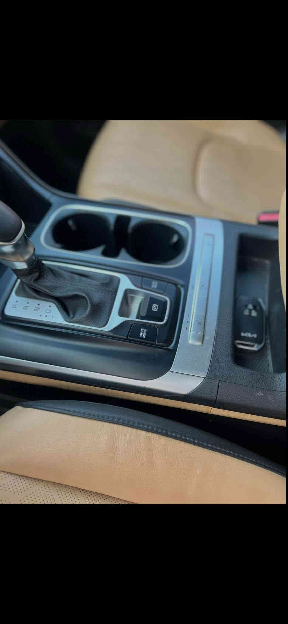 Kia carnaval
2023 
فول مواصفات
محرك6سلندر
بدون صبغ
جاملغ تبديل شركة
بدون دواخل وشاصي وايرباك
كشنات جلد
بصمة
داخل لونين
كشنات كهربائي
شاشة وكشنات حار 
بيهه مودات سياقة
ابواب كهربائية 
صندوق شفت
ماشية 47ميل
بدون رقم تترقم شمالي 
سعر255ومجال
*********** زاخو
