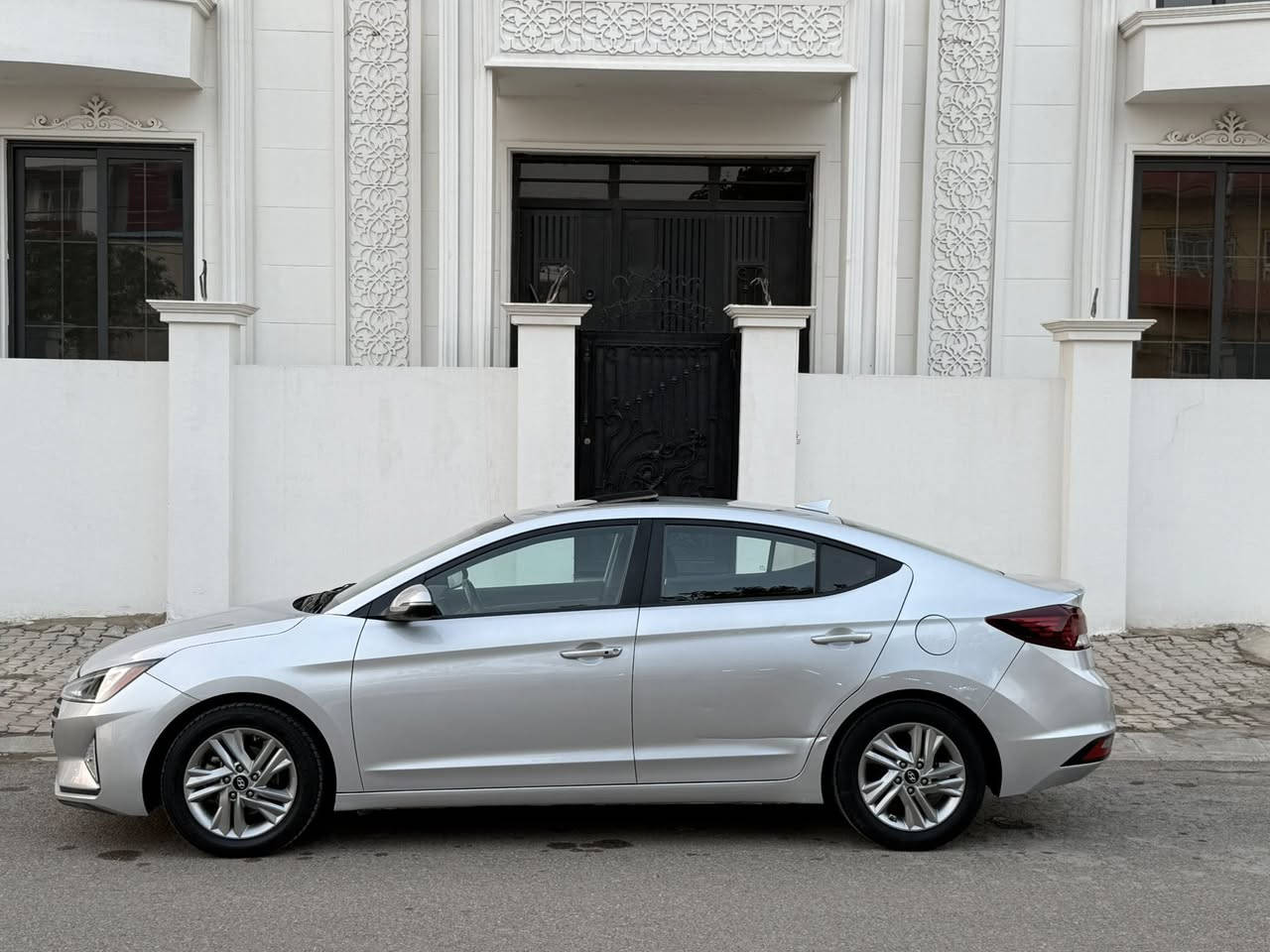 سيارة النترا وارد امريكي 2020 
فول موصفات واحد على واحد 
شرط كير محرك مامفتوحه صدر امامي خلفي جاهزها اربعه تايرات جددت تحويل مباشر داخله كلين وعارض صور كارفس بيها كارت كد كف وباقي كفاله عامه سعر 157 
***********
