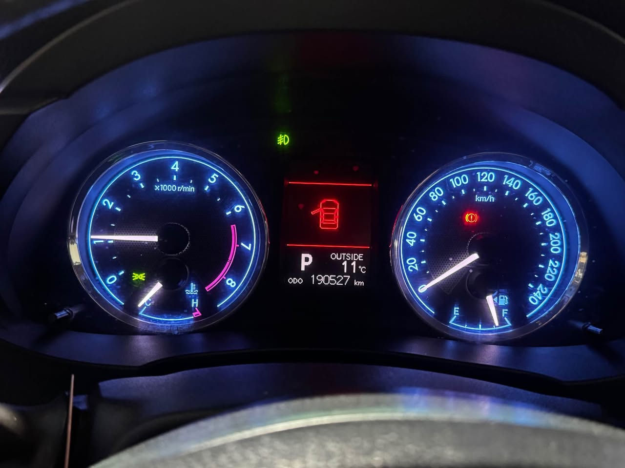 کرۆلە ٢٠١٥  فول مواسەفات هەموو شتێکی نوێیە 
یەك  چاملغی هەیە مەکینە گێر بە شەرت 
تایە نوێ ئاوێنە شەفت حساس تعدیل سورحە بەسمە 
سلایت   
رەقەم ***********
نرخ ١٥٥$ أربيل, العراق
