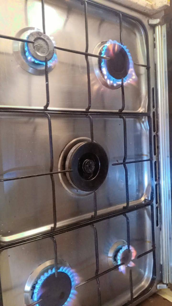 طباخ للبيع كله شغال بس عين بنص سعر 100 قفل ما تشتغل مكان الزعفرانية شارع الكهرباء ***********
