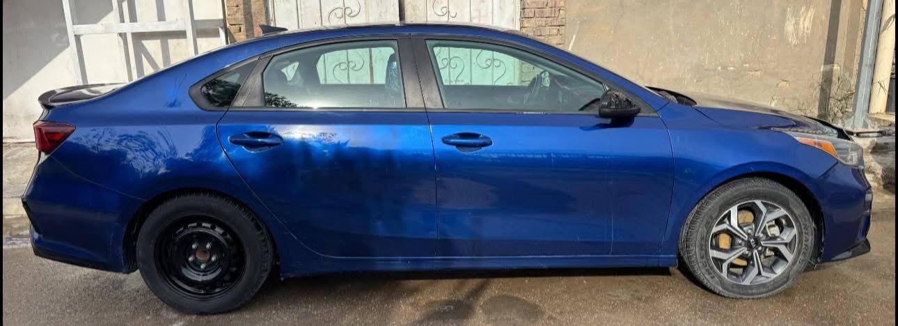 سلام عليكم فورتي موديل 2020 مكينة كير مكفولات سيارة بيهة قطعتين صبغ فقط سنوية بسمي مجددة لسعر 130 وابيهة مجال تصال على رقم ***********
