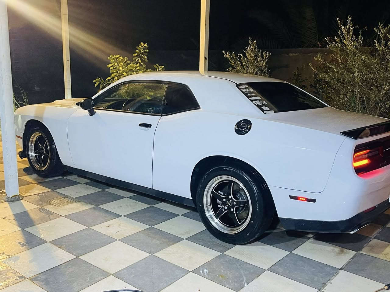 جالنجر 2016
محرك 3.6 تو ويل شاشه جبيره 
كير محرك كفاله ماشيه ٨٠ الف ميل 
صور الحدث مرفقه السياره بدون شاصي ولغد جكه ما بيهن 
بدون صبغ السياره تبديل جاملغ وبنيد اصلي  الدعاميه الخلفيه نفسها راجعه فقط مفتوحه راجعه السياره وكاله
الدشبول مبدل كامل هوه ولسستم مال ايرباكات 
العدادات ولا اي شي مشتغل بيها لا سيرفس ولا ضوه الايرباك 
حداديه امامي خلفي بشرط كارتون 
كشرها جدا ممتاز لا بارد ولا شخوط حيل نضيف 
الوياله وتايرات البارحه بدلتهن باتري جديد هم بدلت 
ما بيها مصرف ربع دينار حته طستها ناعمه كلش 
السعر ١٥٨ وبيها مجال 
مكاني بابل سياحي 
***********
متواجد واتساب
