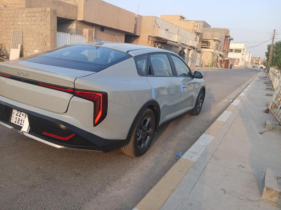 للبيع سياره كيا k4 موديل 25 ماشيه  10000 مشيها قليل تعتبر زيرو على وضع الشركة  ارغب لون  بيها مواصفات بصمت تشغيل بصمت ابواب تشغيل عن بعد صندوق ذكي اشاير ترحيب رادارات اربع جهات توقف ذاتي اتو هولد انظمت قياده هندبريك دكمه محرك  2000دوش. نفس محرك التوسان  والسبورتج والالنتره   سيارة ضررها بسيط تبديل  باب الصندوق  وصبغ الجاملوخ الخلفي فقط لا شاصي ولا ايرباك  رقم اربيل . السعر 180ورقه قفل  رقم الشاصي بالمنشور مكان السيارة الفلوجه   ***********

