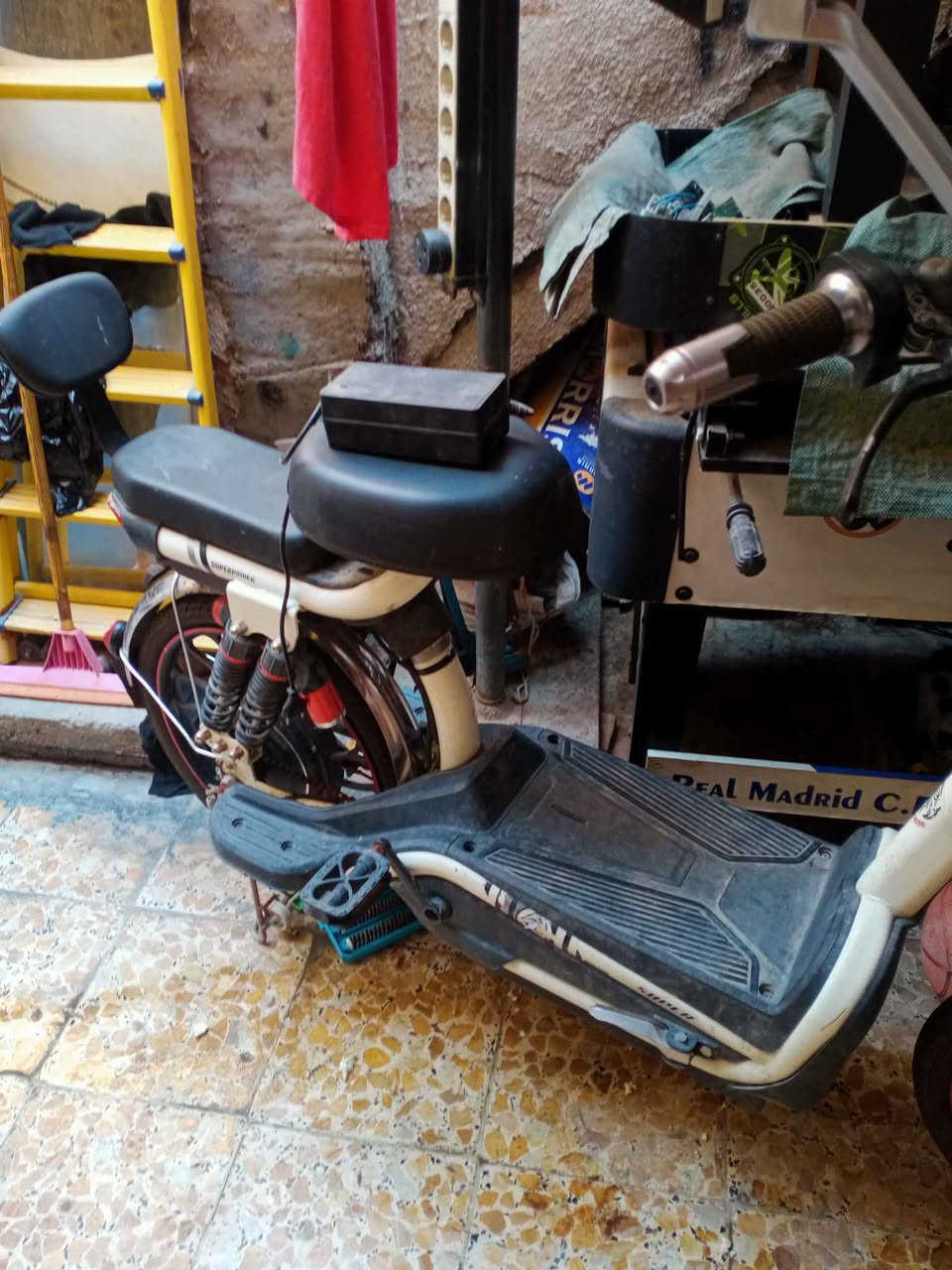 دراجه شحن ست بطاريات مع الشاحنة وسويج ريموت كنترول شغاله وبلاديه على الشركة 
*********** بغداد, العراق
