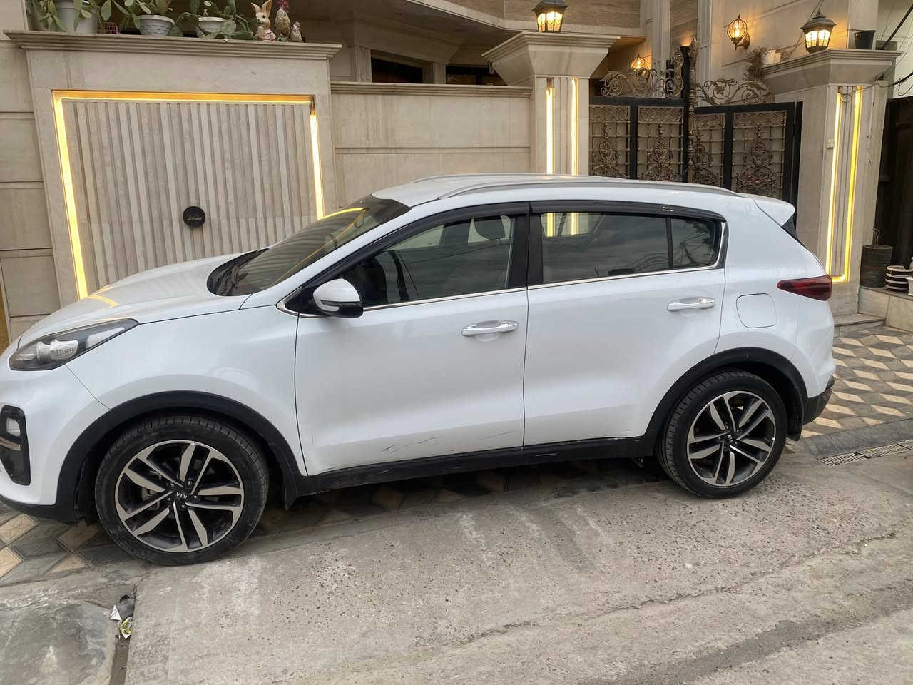 السلام عليكم….
كيا سبورتج موديل ٢٠٢٠ / ماشية ٩٧ خليجيه
مكفولة من الصبغ 
ملاحظة/ السياره مو فول 
٣ طخات بخشم البنيد بكد الاظفر
السعر/ ١٩٥ ورقه وبيها مجال 
العنوان/بغداد -الدورة
للاستفسار/***********
