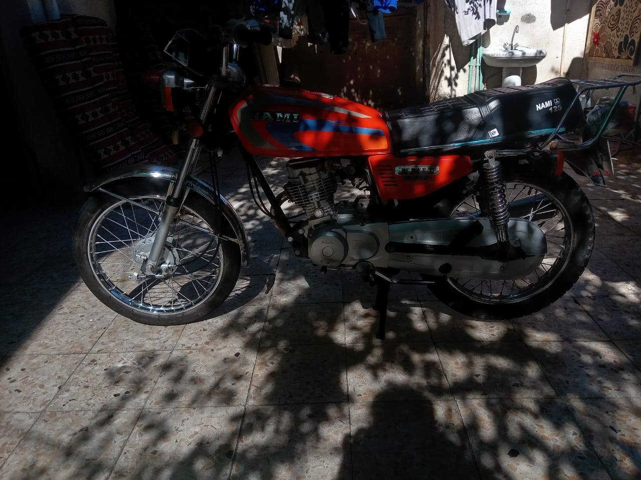 السلام عليكم الكل والجميع دراجه نامه شلامجه رقم الماني موديل 21 البلاديه الدراجه مامبدل بيه برغي كله على وضع البلاد الدراجه أحله من الصور اليريده يراسلني واتساب او اتصل *********** مكاني البصره امن الداخلي
