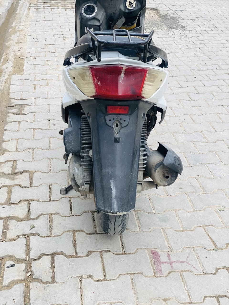 سلام عليكم
سكنس فحل للبيع كهربائيات كلها شغاله ماعده بس الدشبول طافي 

دراجه خير من الله 
عنوان بغداد المعامل 

***********
***********
