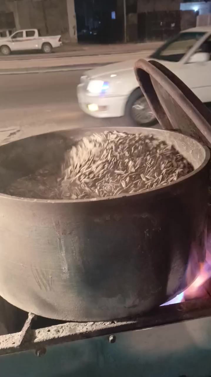 مكينه للبيع شرط الشغل مكاني الزبير للتواصل واتساب ***********
