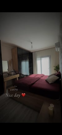 غرفه نوم خشب شخصين نضيفه بدون اي ضرر مده الاستخدام ٥ اشهر تتكون من ميز...