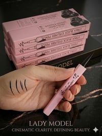 أيلاينر جورجينا • ثبات قوي • ضد الباندا