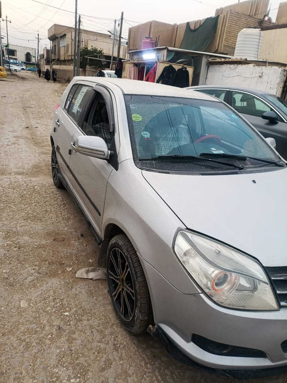 السلام عليكم للبيع ام كي موديل 2013 مكينه وكير وحداديه تخم تاير سياره جاهزه من كلشي ماشيه 70 مكفوله كفاله عامه رقم بغداد بسمي تحويل مباشر  السعر 40 الاستفسار اكثر اتصال ع الرقم مكانه حاه مركز المدينه 
***********
