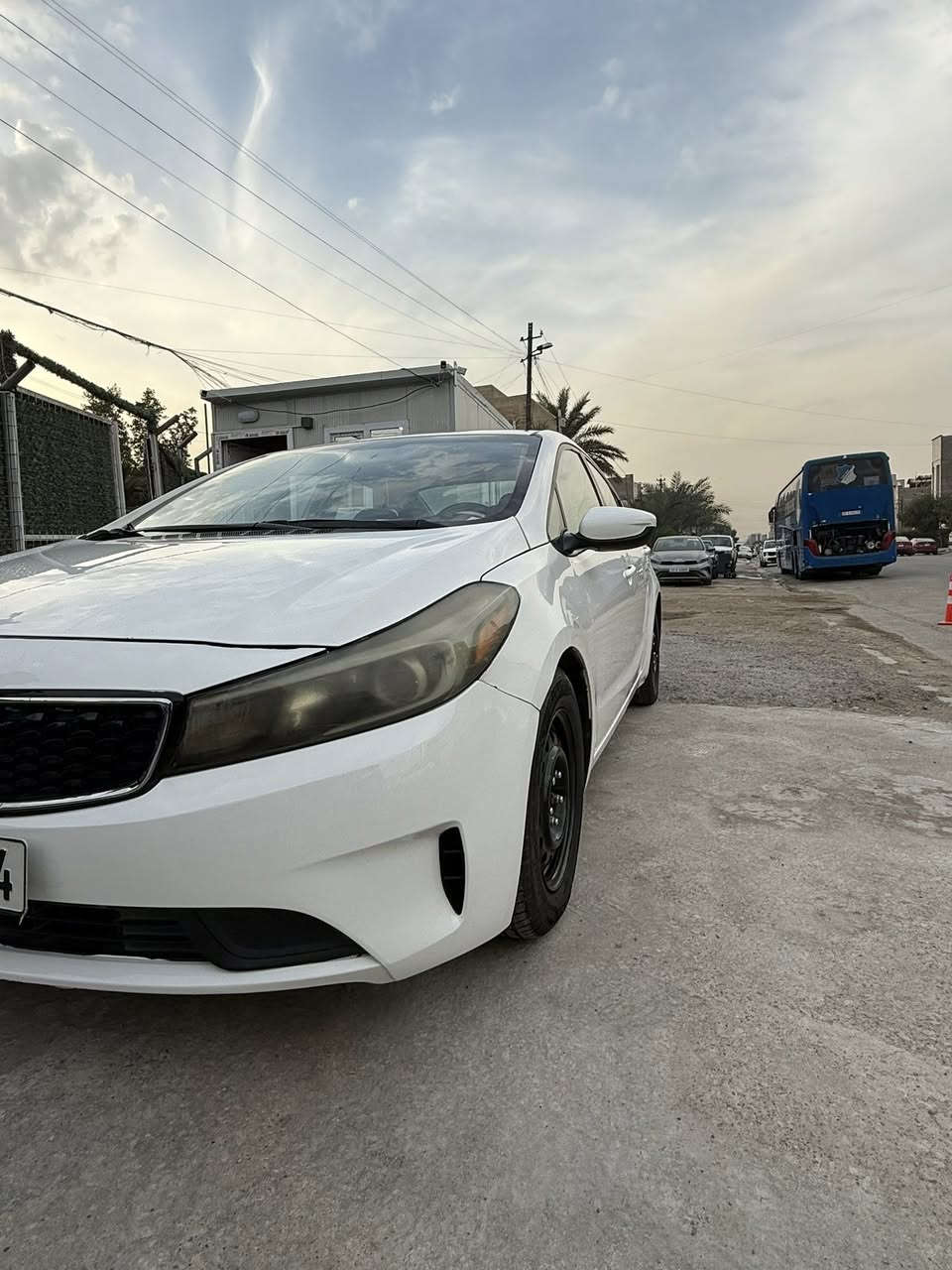 ☑️فورتي ١٧ لون ابيض رقم اربيل 
☑️حادث امريكا جاملغ سائق لالغد ولاشاصي 
☑️بيه هنا طخه بالدوسه ومصبوغه  وبيه شخط بالباب خلفي موضح بالصوره 
☑️السونار قديم قبل سنتين 
☑️كير At — محرك ٢٠٠٠ دوش 
☑️ماشيه ١٥٥ 
السياره احلى من الصور بهواي 
مكاني بغداد السعر ١٢٠ وبيه مجال قليل 
 رقم الهاتف ***********
