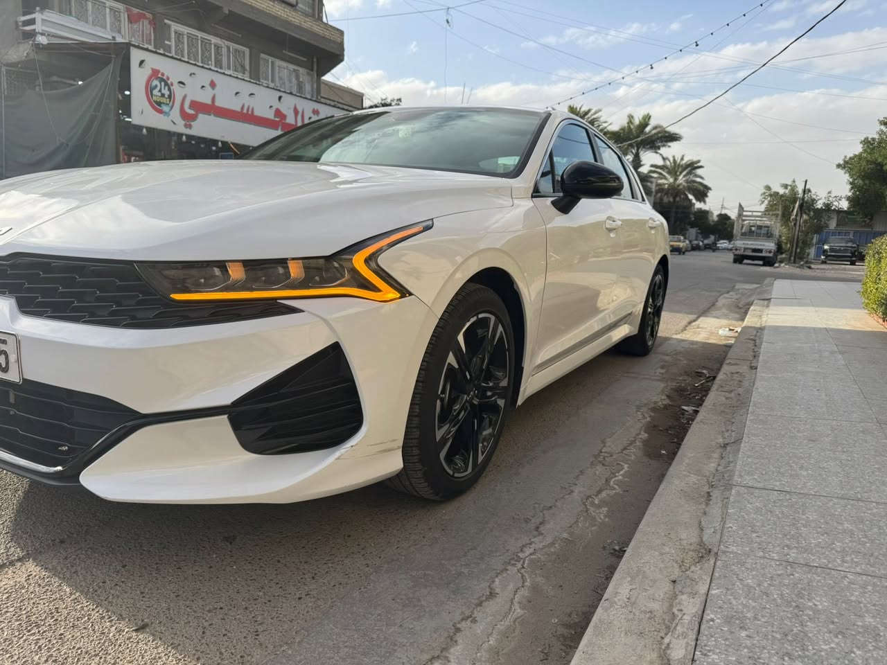 سلام للبيع او المراوس باقل منه كي فايف موديل 2024موصفات جتي لاين
فول الاخير عدا الفتحه 
موديل 2024
1_الون  ابيض 
2بصمه 
3ماشيه 13زيروو 
4 داخل احمر 
5 كشنات هيترات
6 جناح اسود بلادي 
5مثبت سرعه
6نضام ABS
7مانع انزلاق
8حساس  اطارات 
9بك لايت لد
10شاشه كبيره لمس
11كامره دواره
12كشافات اماميه 
13شاشه عطال 
14ويا كروم 
15ردار جانبيه 
16مراقبه نقطه العمياء 
17ردار الخطوط البيضاء  ردار امامي وخلفي وجوانب السياره 
18شاير  با المري 
19كشنات جلد احمر
20مقعد ساق كهرباء 
21الايت ثلاث عدسات +ليد 
22نضام قياده خمس وضعيات 
23 توقف ذاتي
24بلوتوث +usb+auX
25 تحكم ستيرن مع تدفئه بالستيرن 
26كير اوتو +عادي 
27الخريطه 📍
28صندوق كهربائي
 29 زنود + ليد 
30نوتو هولد
31التشغيل عن بعد 
‏AUTOHOLD   32
33تصميم خارجي رياضي 
34نضام المحلاحه
35مصابيح الخلفيه LED
36مصابيح ضباب LED
37محرك تيربو 1600
38تبريد بيانو 
تشغيل عن بعد قيادة ذاتيه اربع قيادات بيها 
صور السونار مرفقه البنيد وتعيار ربع الجاملع 
رقمي ***********
مكاني بغداد الحريه 
 السعر 185وبيه مجال 
رقم معوقين بغداد /وكاله عامه بأسم المشتري
