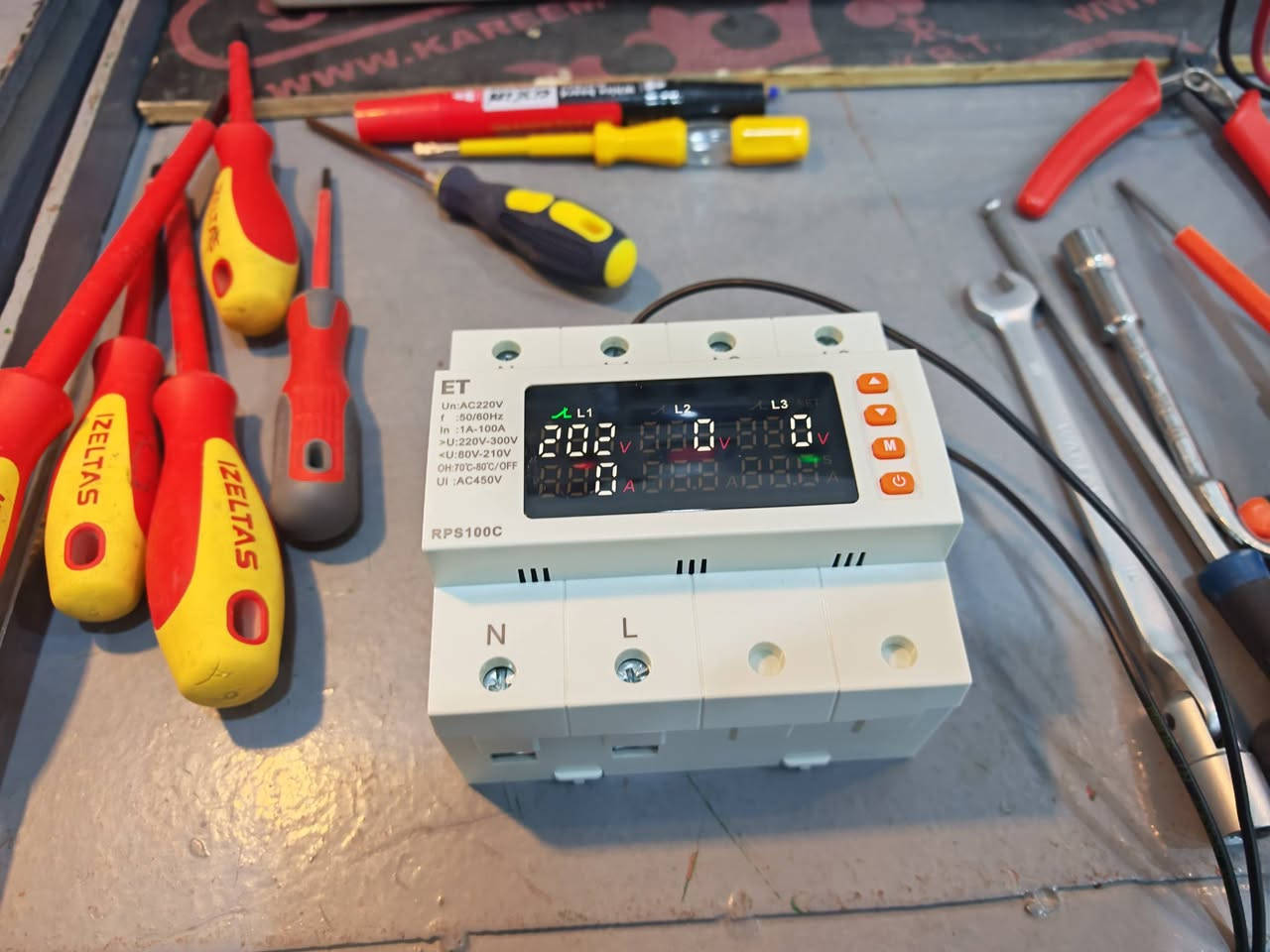 أرقى المنتجات من تقنية الهندسة
جوزة حماية دبل رلي 63A
100A سلكتر
جهاز حماية 3 فيز 100 امبير
ضمان ما تلكي فقط يم تقنية الهندسة
2 سنة استبدال
وين تلكه هيج ضمان؟
ويطلع شخص يكلك يغشون المنتج مالتي 😂😂
واتساب ***********
جملة ومفرد
