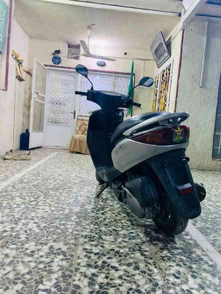 السلام عليكم دراجه بريز لون رصاصي محرك 125سيسي كهربائية كله شغاله بس الشاير الدكمه خربانه دراجه كفاله من فتحت محرك ول كفر اليسره بي فطر صغير  الدراجه معروضه اب 850وبيهه مجال حك الجيه مكان بغداد
 حي اور قرب فلكة صباح الخياط الرقم: ***********
