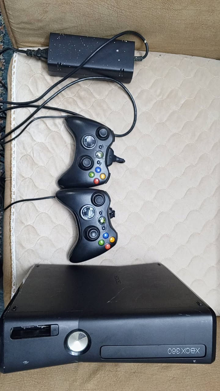 سلام عليكم بلي اكس بوكس 360 نضيف ما امصلح ولا مفتوح السعر 120 وبي مجال بي 250 لعبة  الاستفسار الرقم ***********
