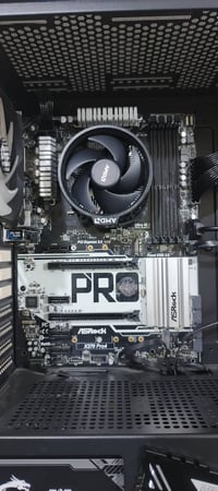 R5 3600 • Asrock X370 Pro4 • رامات 2*8