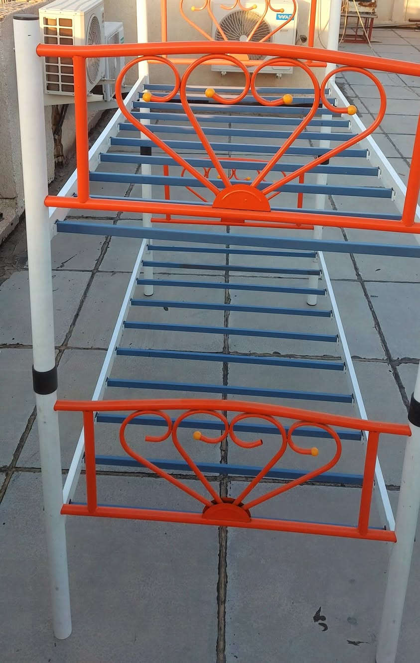 سرير حديد مستعمل للبيع 

العدد 2 / يرهم منفرد و يرهم طابقين 
طول الفرد الواحد متر و٩٠ سنتيمتر تقريباً 

سعر كل سرير 55 الف / 2 ب 110 الف دينار عراقي وقابل للتفاوض 
المكان بغداد حي الجهاد/ راسلني على الخاص


**إذا كنت صاحب هذا الإعلان وتريد حذفه لأي سبب، رجاءا أرسل رسالة إلى الدعم الفني**