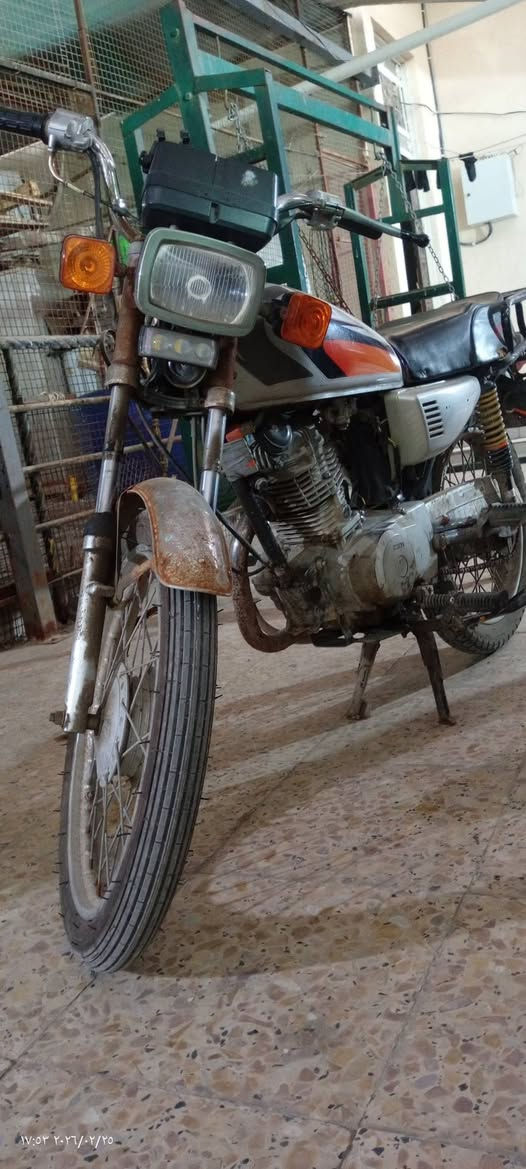 سلام عليكم
دراجه للبيع ايراني ادوات 

رايدله ترتيب قليل 

مكان ابو الخصيب حي العسكري 

سعر 350 وبيه مجال 

دراجه عوزه بس كلجات 

‏‪***********‬‏ واتساب فقط
