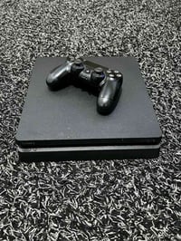 بلايستيشن ٤ • ٥٠٠ جيجا • سليم