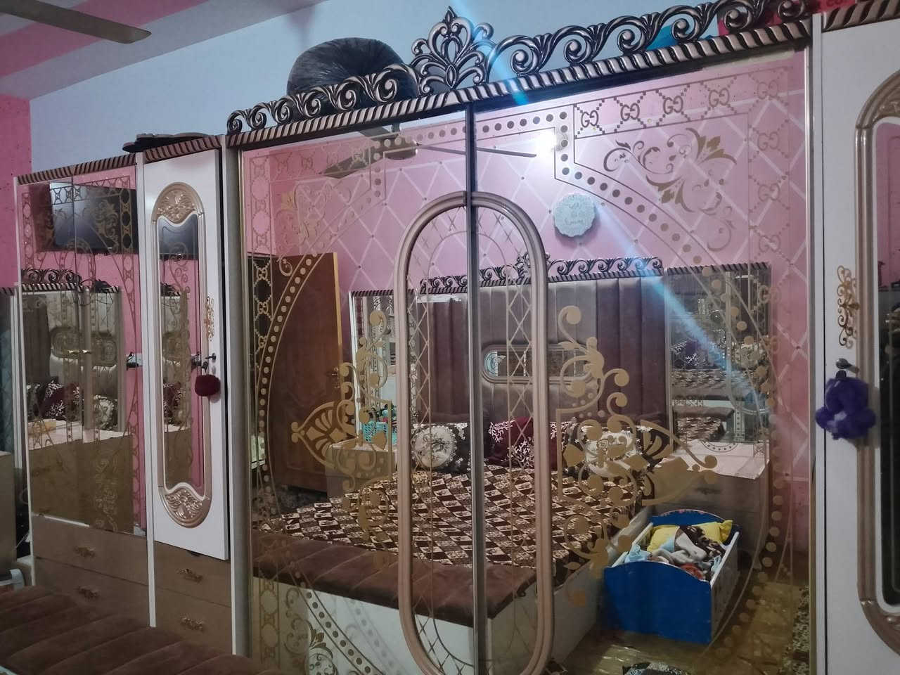 غرفه نوم تركي 9قطعه نضيفه كامله المكان الفلوجه السعر مليون بيها مجال بصيط رقم الهاتف ***********
