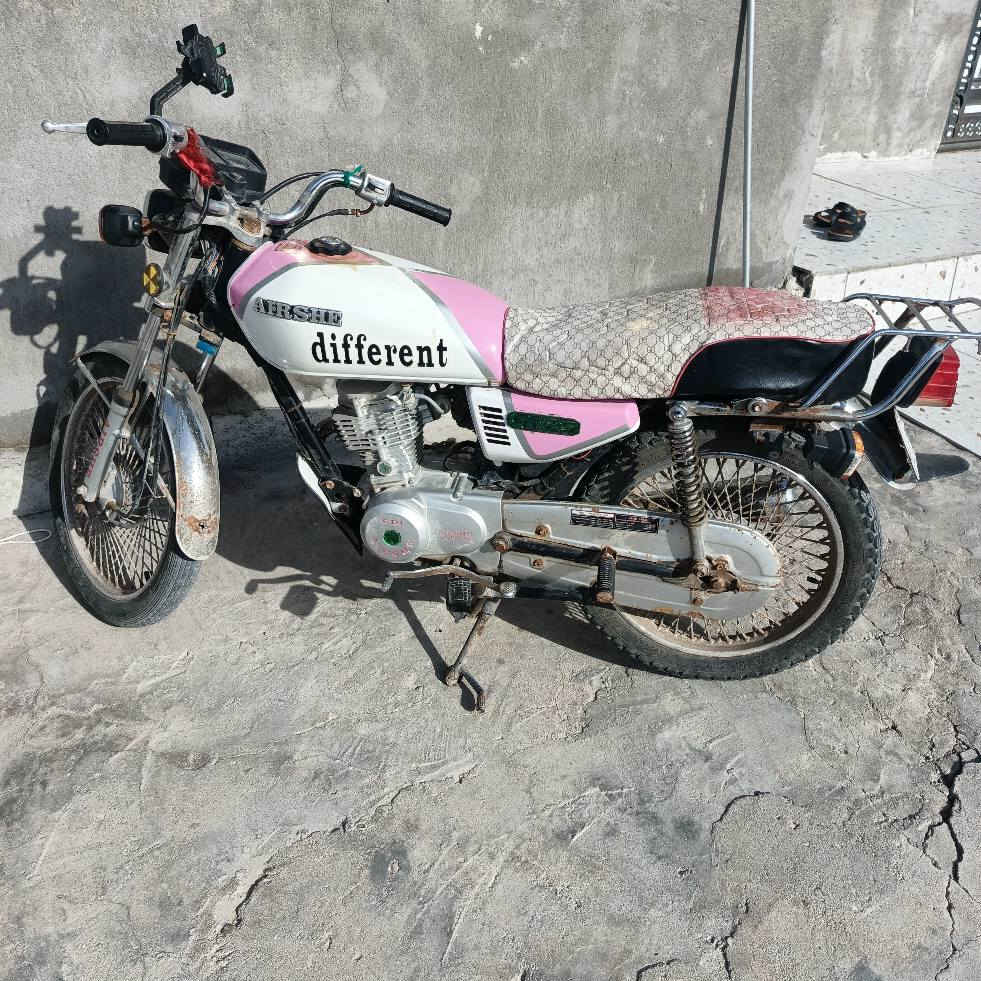 دراجة ارشه للبيع رقم و سنوية و تحويل ثاني يوم مديل ٢٠١٩ دراجة نظيفة بس تدخن رايدها بمليون و ٣٥٠و بيها مجال للشراي رقمي *********** مكاني بالزبير الزبير, البصرة
