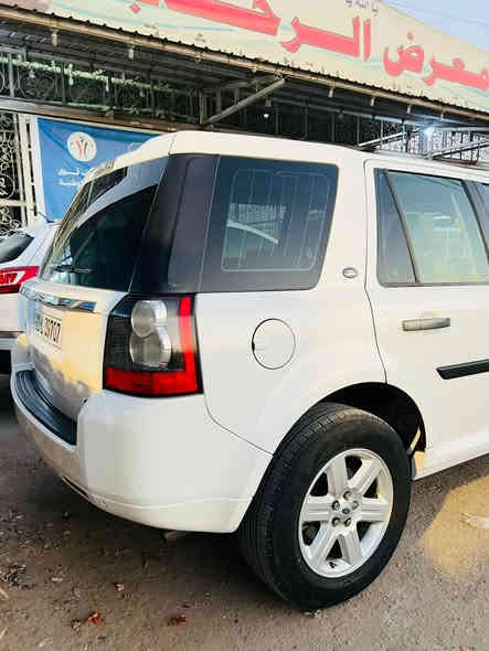 السلام عليكم
لاند روفر R2 موديل 2012 وكالة سردار جاهزه
فحصتها طلعت مكفوله بس من شتريتها صاحبها گلي بيها جاملغ سكن امامي بي صبغ فقط بدون ضرر
مواصفات عاديه 
محرك 6V
تبريد تدفئه
صدرها طخم تاير جواها نظيف
بيها فقط عندي صوت باور خفيف 
مكانها بغداد - النهروان 
سعرها 98 ورقه مناسب جداً لنظافتها
للتواصل اكثر ***********
