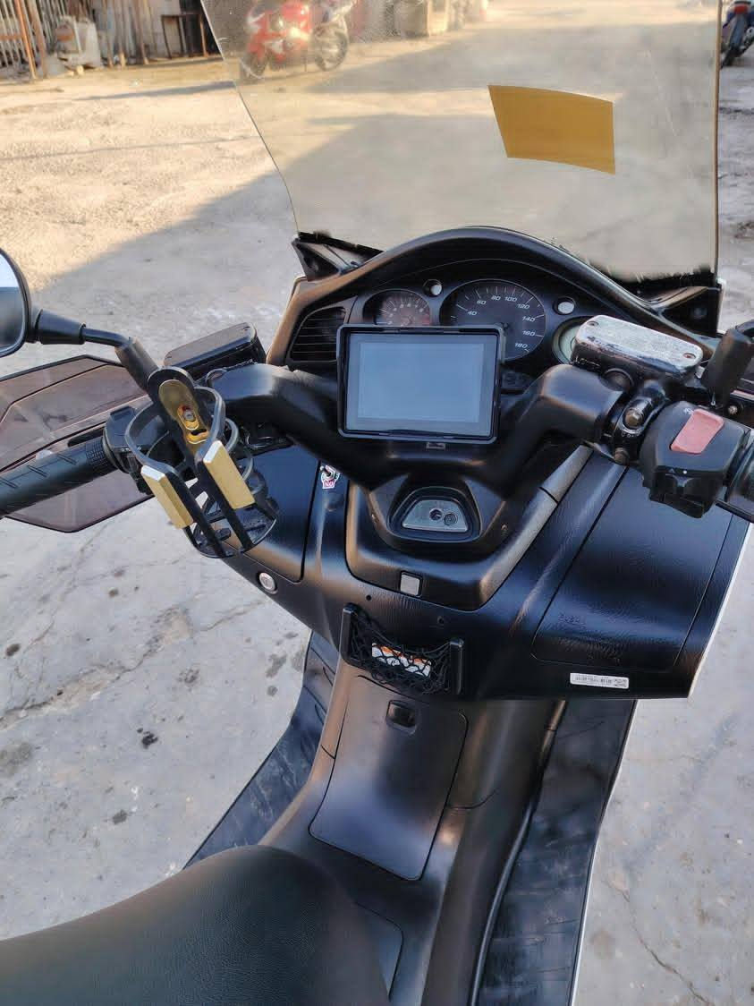 السلام عليكم 
سلفر ونج 600 🔥مرقم رقم بغداد 
كفالة عامة على وضع الشركة 
عليها كاميرات امامي خلفي HD + شاشة عرض
عنواني بغداد اتصال فقط او واتس 
***********
السعر خاص
