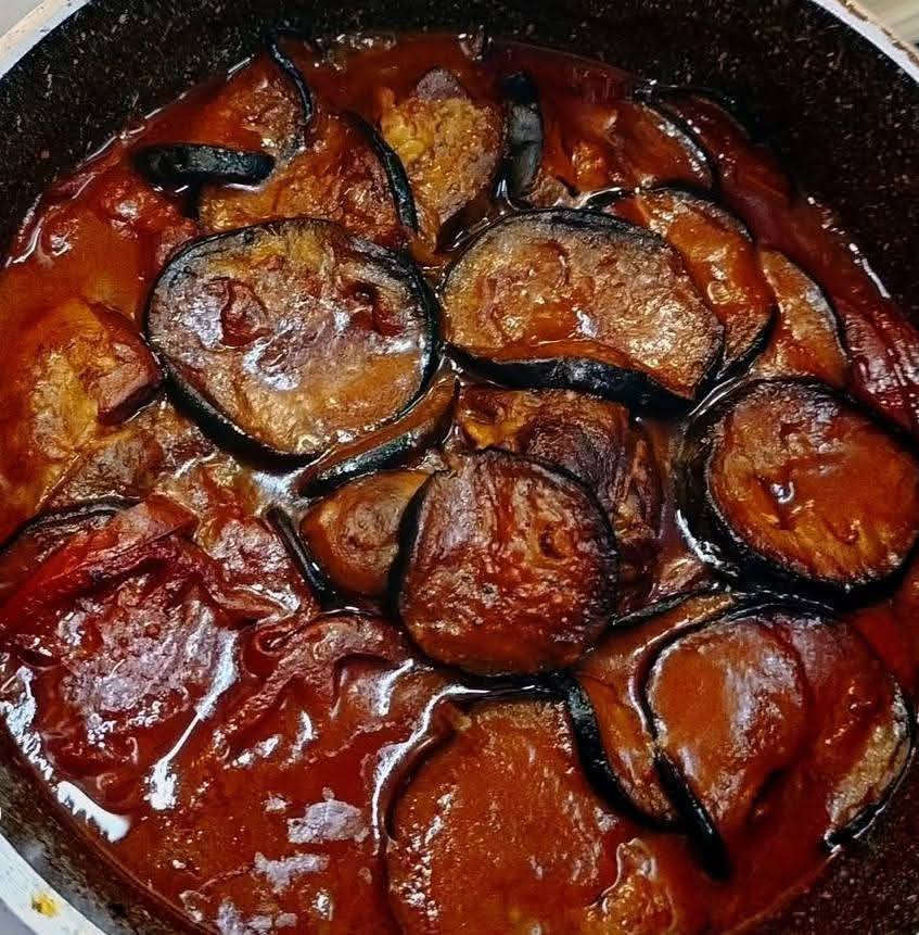 السلام عليكم اليوم السبت والعرض فد شي تمن مرق بأنواعه ٢٠٠٠دينار وخدمه التوصيل ***********
