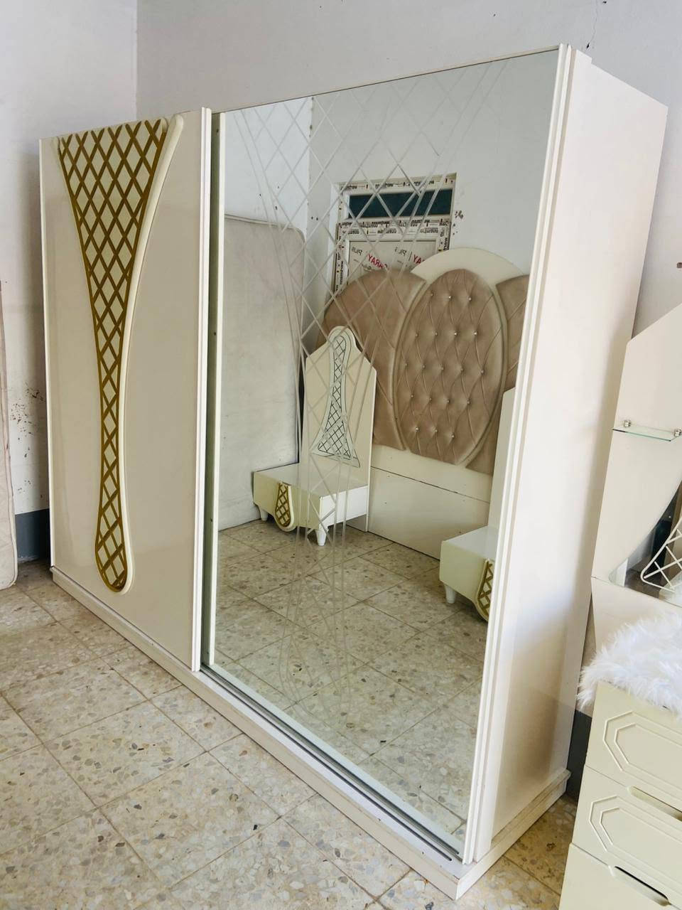 سلام عليكم غرفه نوم ضخمه 5 قطع غرفه لوك مستخدم شي قليل سعرها 425 الف مع شد ونقل 
جاهز داخل الموصل موجود عدنا انواع غرف شراي يراسل واتساب ***********📞***********
