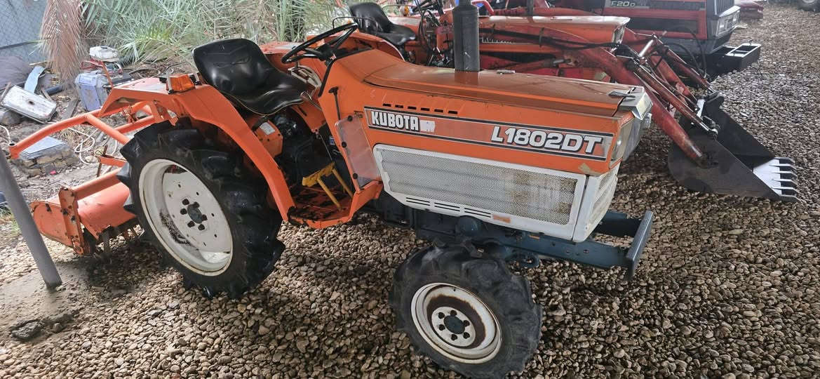 مكائن خاصه للبساتين مع رافعات شوكيه ٢طن مع رافسات يدويه مع محركات كابوتا ٣بستم خاصه للمولدات مع معدات مكائن زراعيه من عربانه وديجر وخرماشه ومعدلان وفدان ومرازه عمل عراقي حدادي درجه اولى موجوده في بابل الهاشميه هاتف*********** و*********** يكون الرد فقط على الاتصال او المراسله على الخاص مع الصوره...
