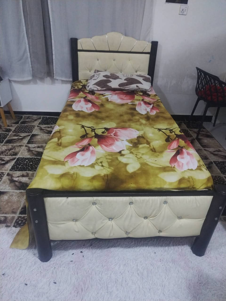 أغراض بيت للبيع جرابي نفر عدد ٣ وماصات بايسكل ياباني سعرهم كلهم ١٣٠ مكانهم شارع ٨٠ مال كربلاء ***********
